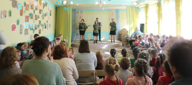 Наши Ровесники посетили детский сад №108 «Россияночка» с праздничным концертом