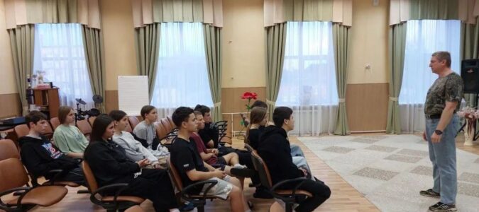 Доверие, а не просто лекция: майор полиции Юрий Николаевич Мингазов провел встречу с Ровесниками
