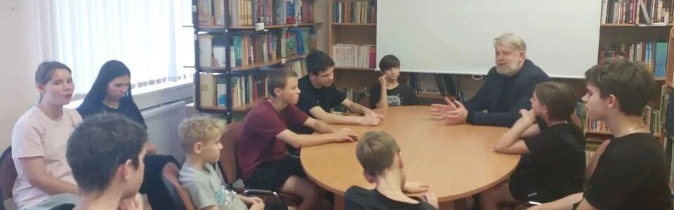 Как почитать отца и мать, если их нет рядом?